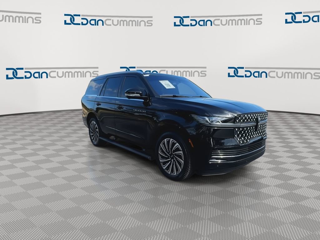 Used 2025 Lincoln Navigator Black Label AWD/4WD image 2
