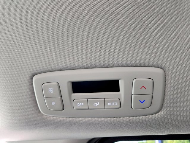 Used 2025 Kia Carnival FWD image 16