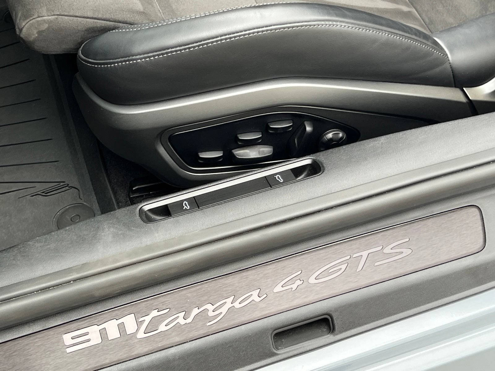 Certified 2024 Porsche 911 Targa 4 GTS AWD/4WD image 42