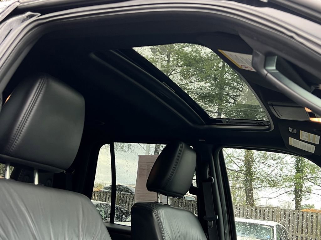 Used 2016 Lincoln Navigator Select image 14