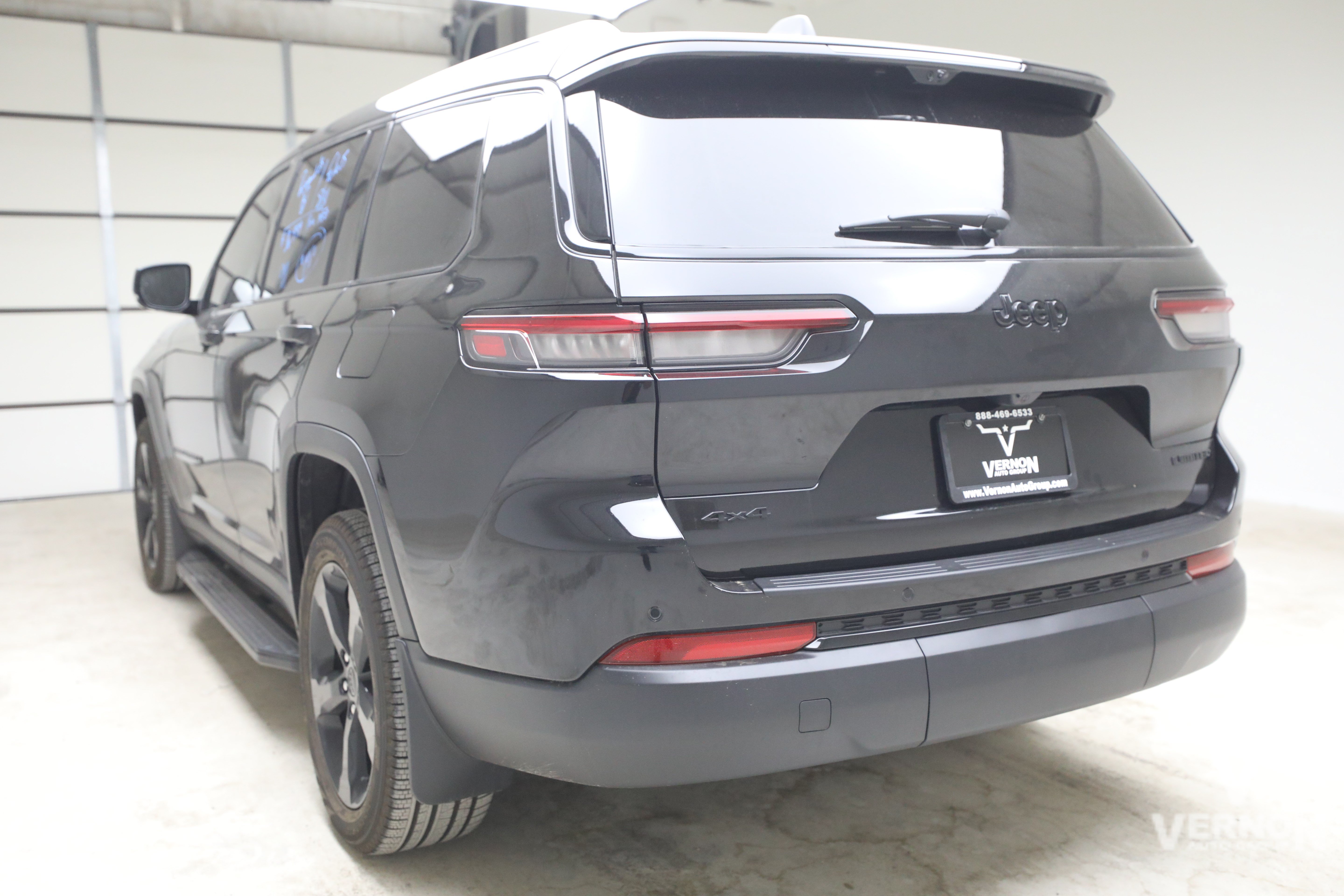 Used 2025 Jeep Grand Cherokee L Limited w/ Luxury Tech Group II AWD/4WD image 2