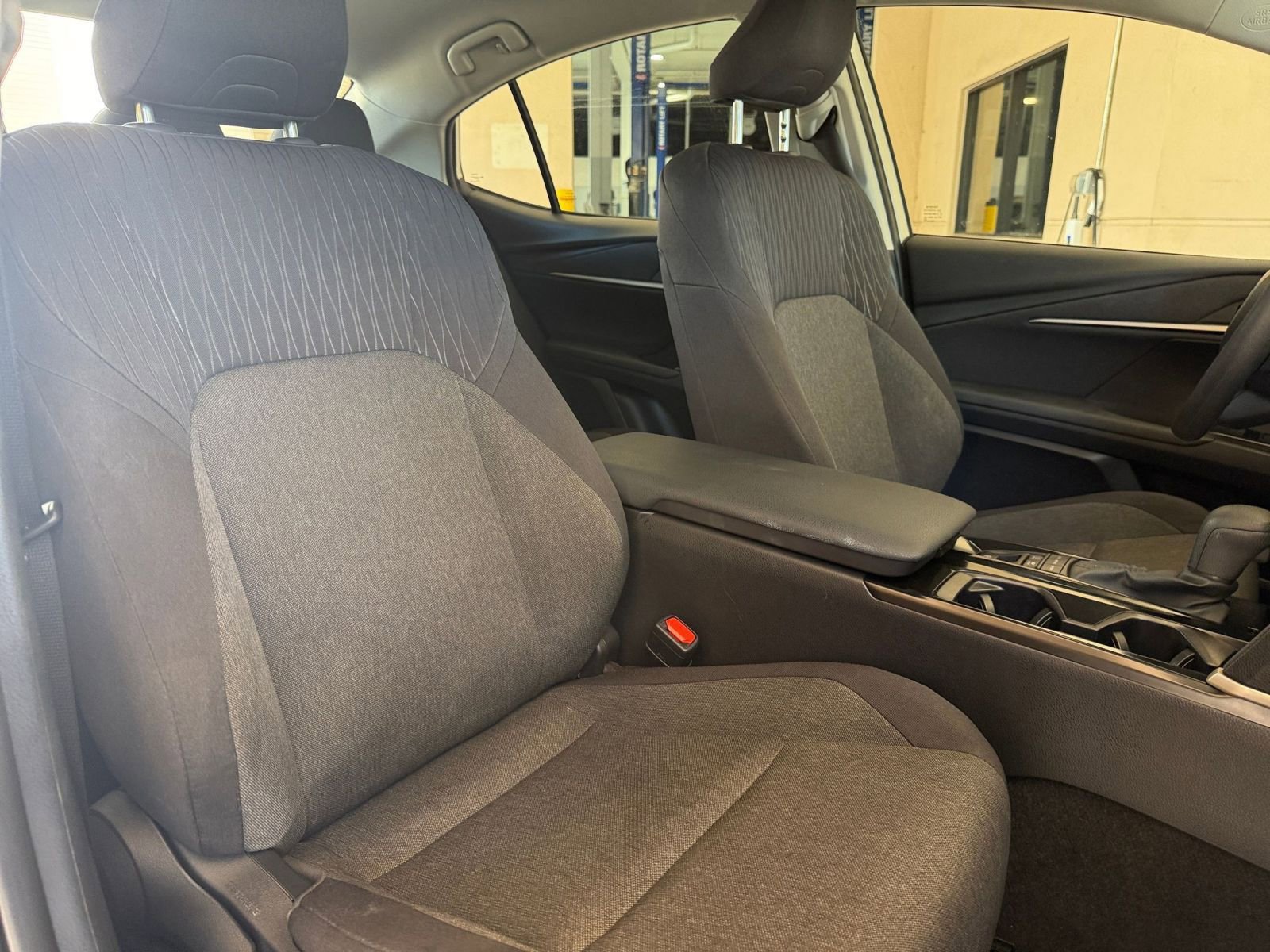 Used 2025 Toyota Camry LE image 30