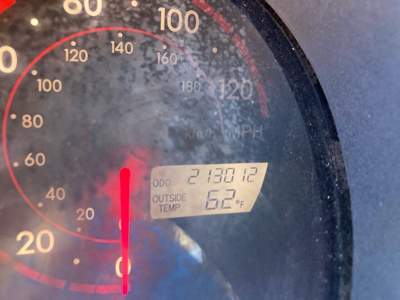 Used 2005 Toyota Matrix XR AWD/4WD image 13