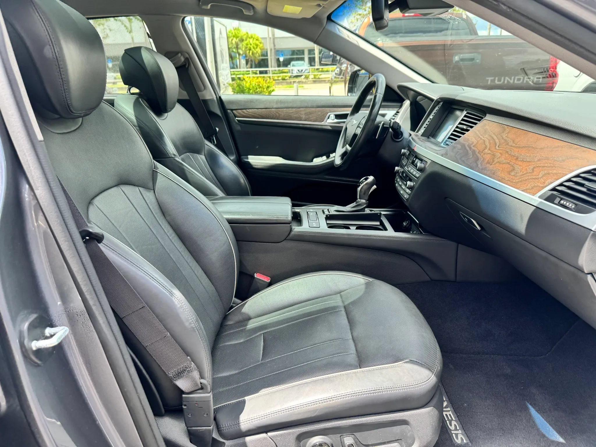 Used 2015 Hyundai Genesis 5.0 RWD image 17