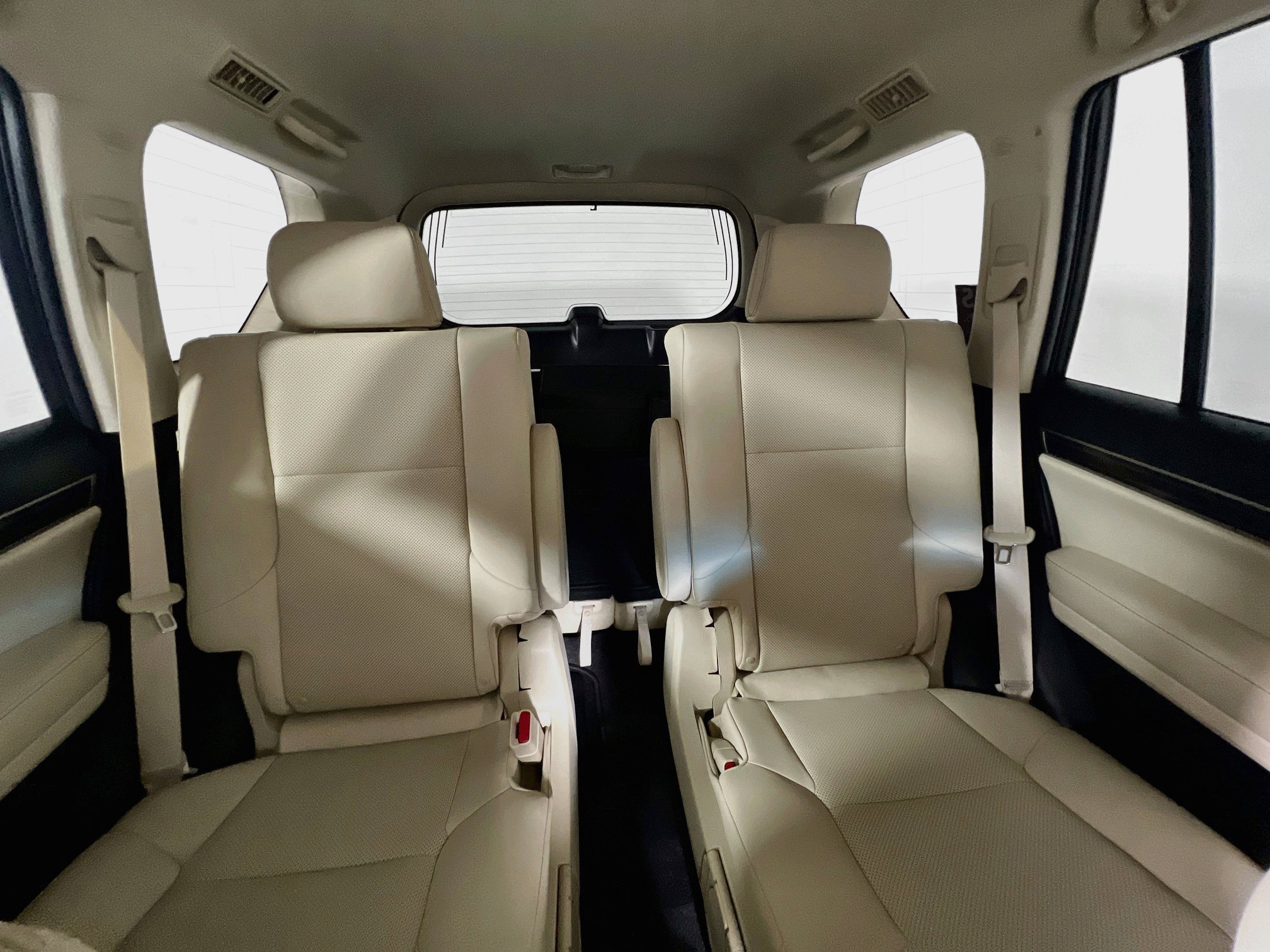 Used 2023 Lexus GX 460 Premium w/ Accessory Package AWD/4WD image 32
