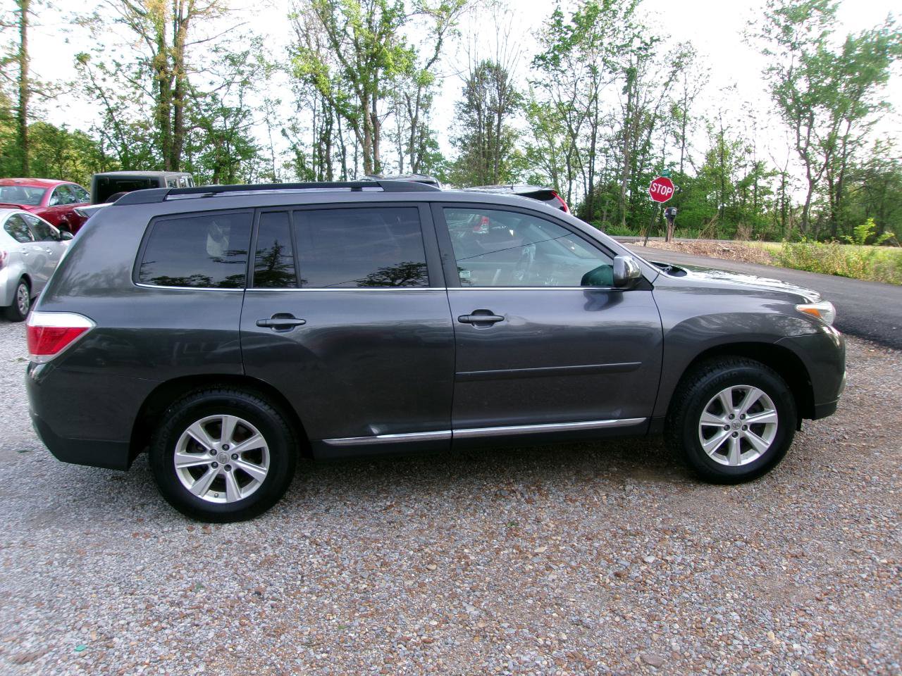 Used 2011 Toyota Highlander SE w/ Tow Pkg AWD/4WD image 9