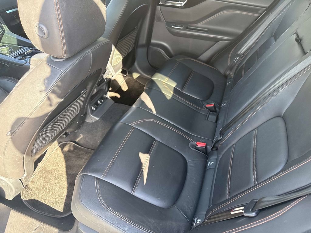 Used 2019 Jaguar F-PACE Prestige image 16