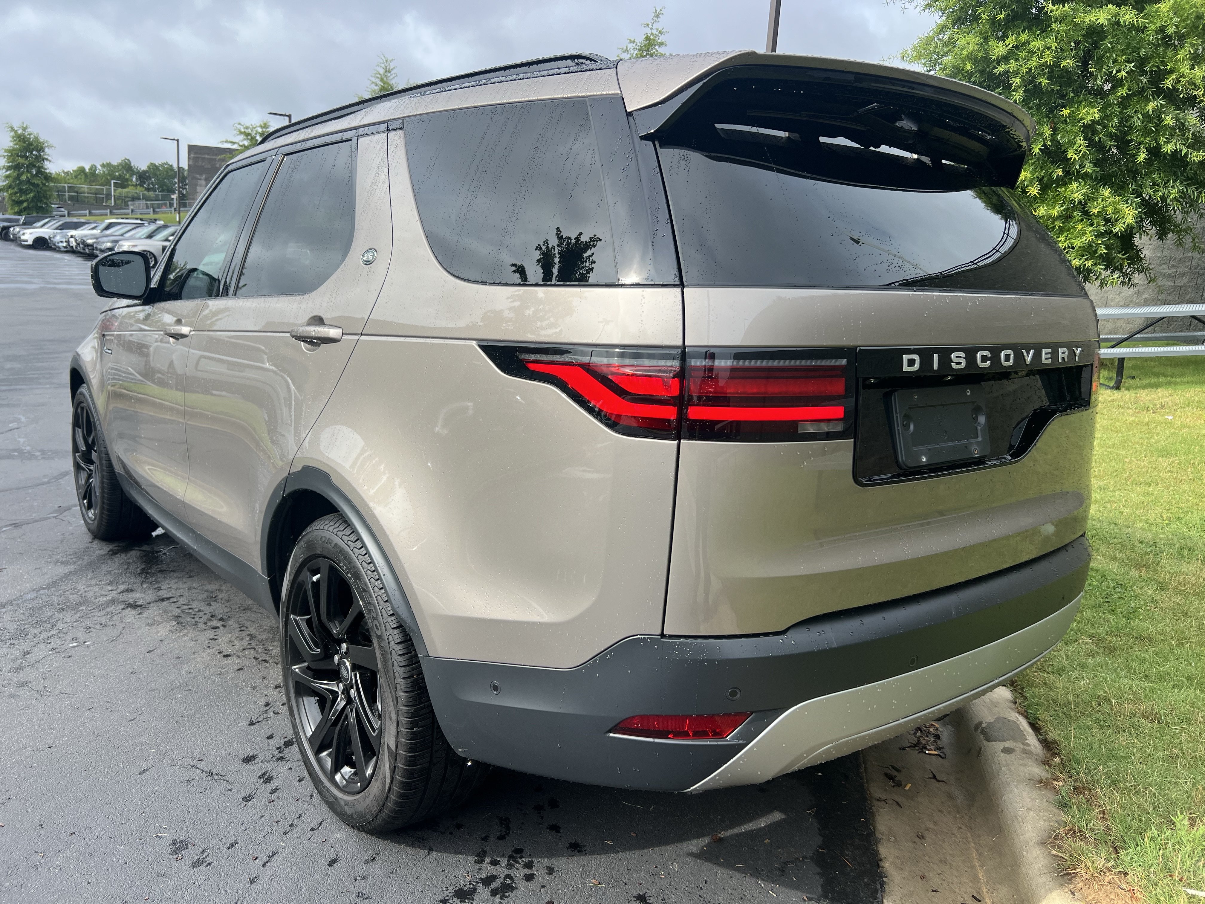 Certified 2025 Land Rover Discovery S AWD/4WD image 5