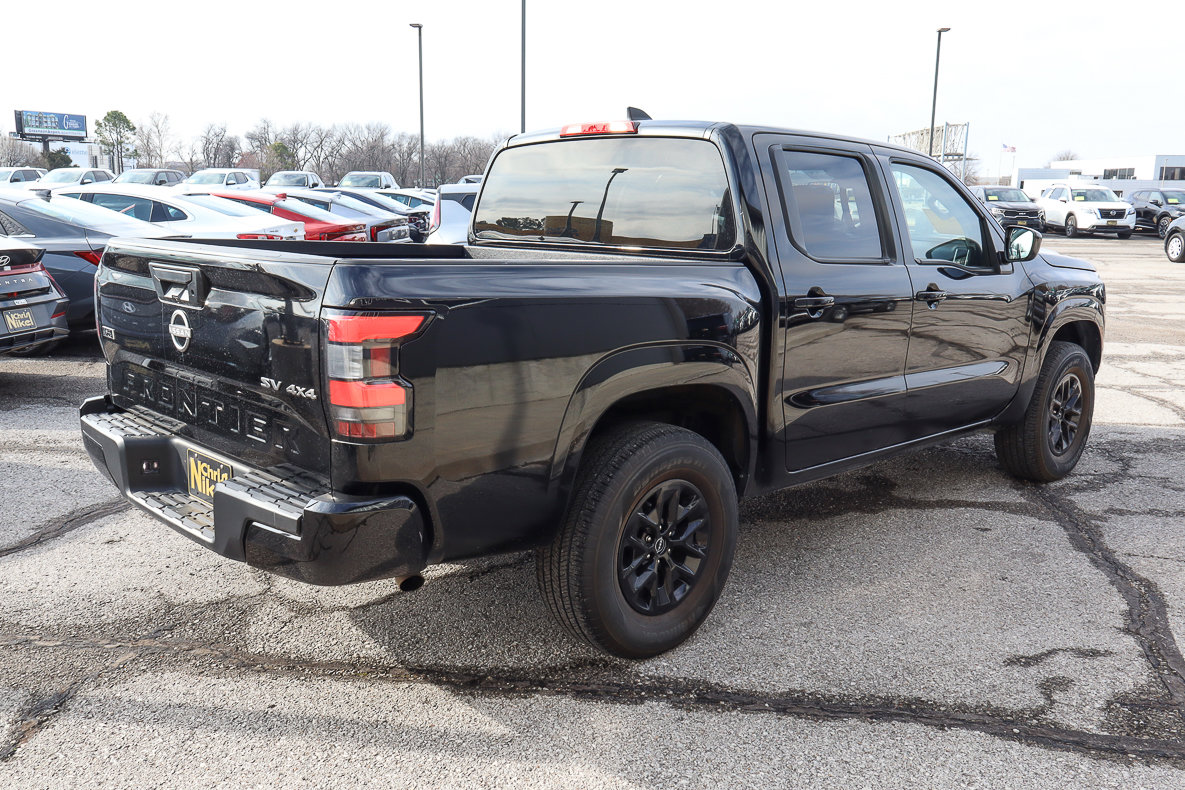 Used 2024 Nissan Frontier SV image 4
