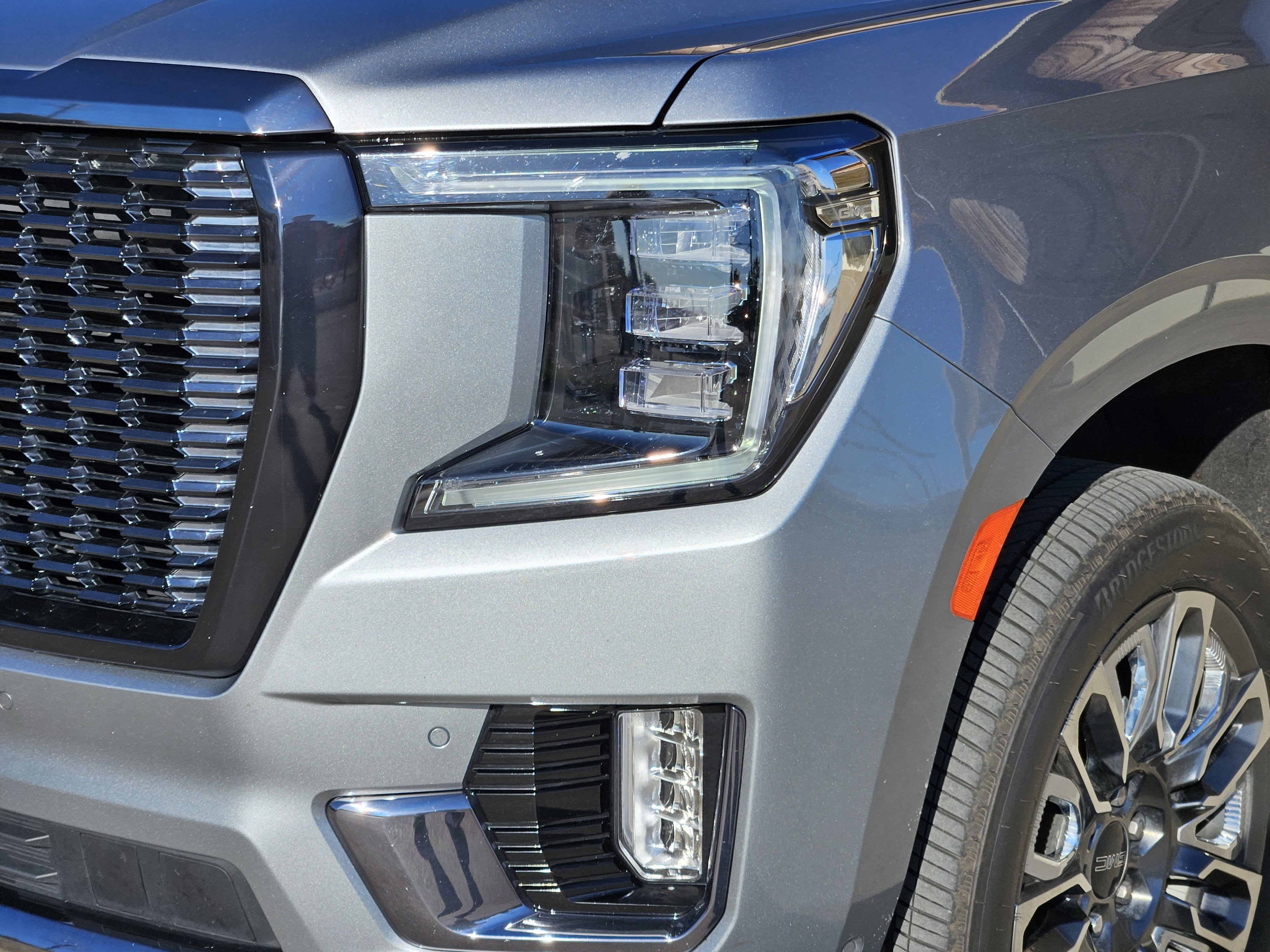 Used 2023 GMC Yukon XL Denali Ultimate image 11