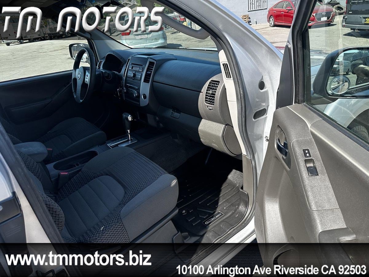 Used 2010 Nissan Frontier SE w/ SE Value Truck Pkg RWD image 12