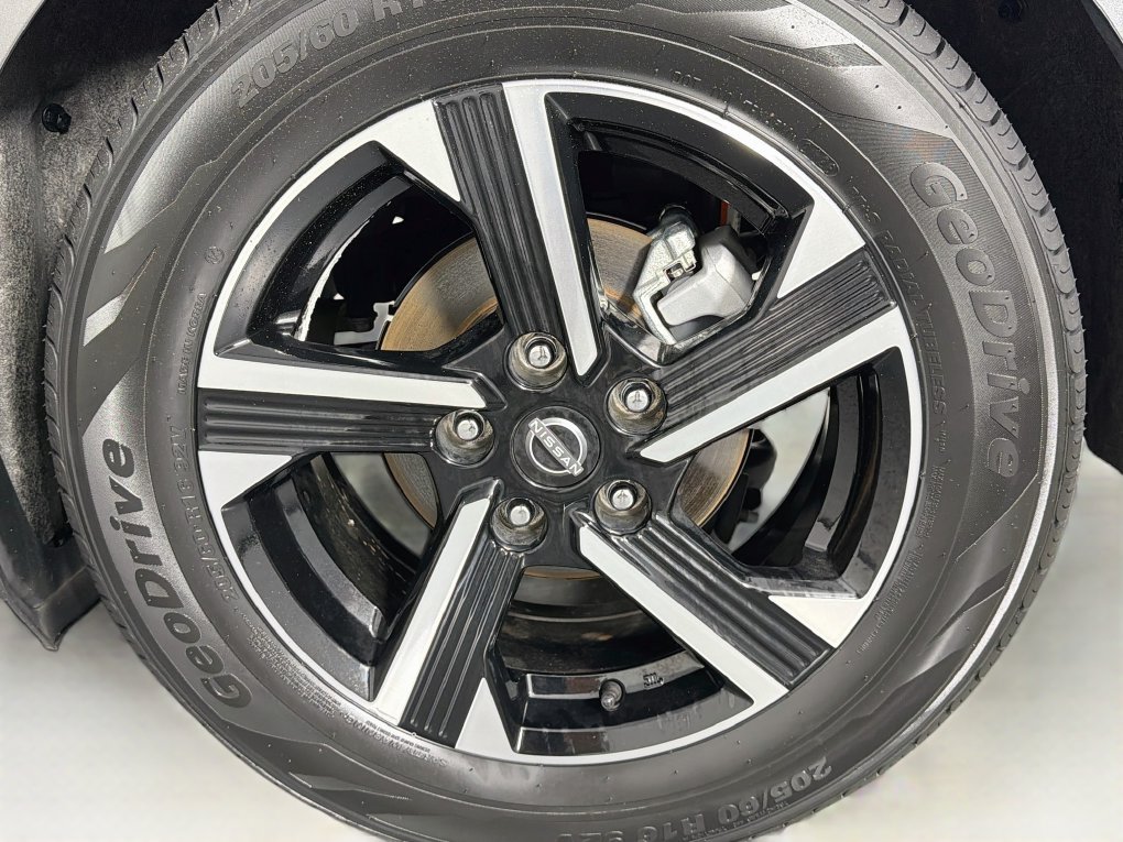 Used 2024 Nissan Sentra SV FWD image 32
