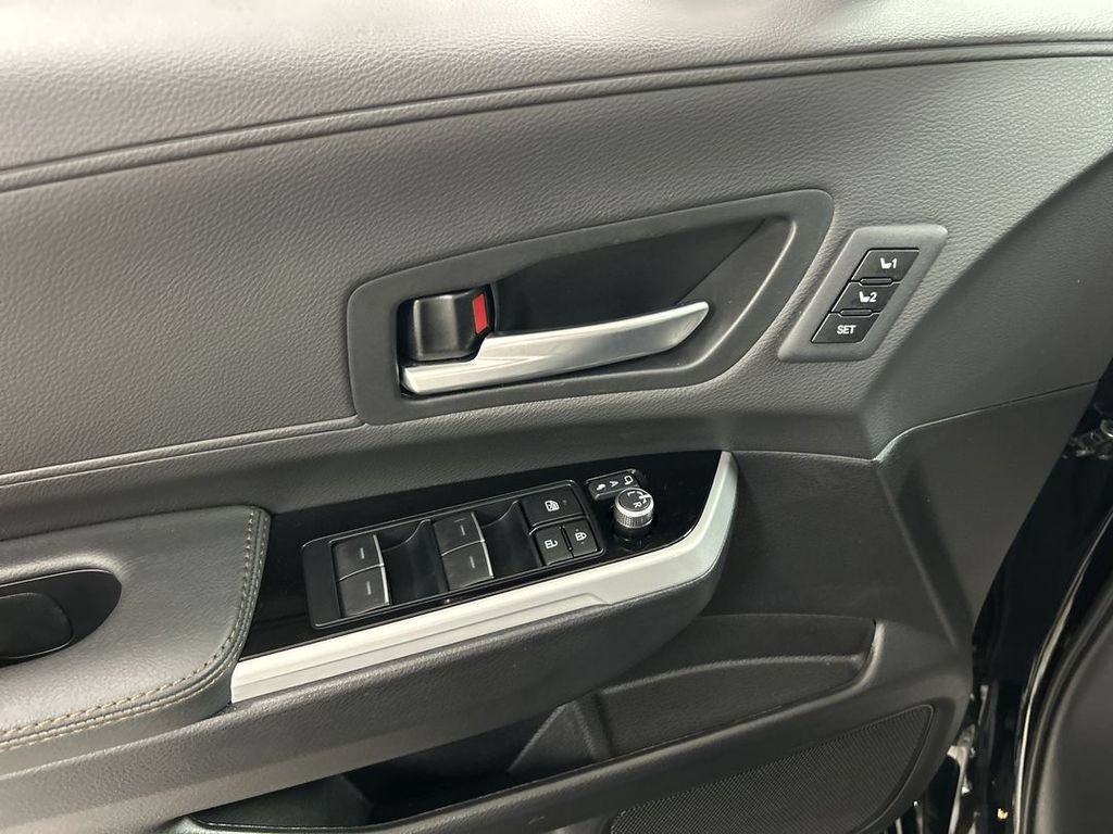 Used 2026 Toyota Sienna Platinum AWD/4WD image 11