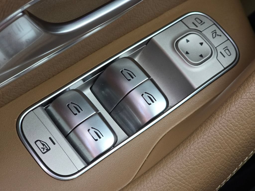 Used 2024 Mercedes-Benz GLS 580 4MATIC image 28