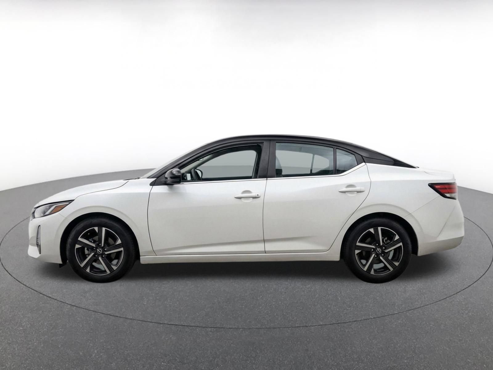 Used 2025 Nissan Sentra SV FWD image 4