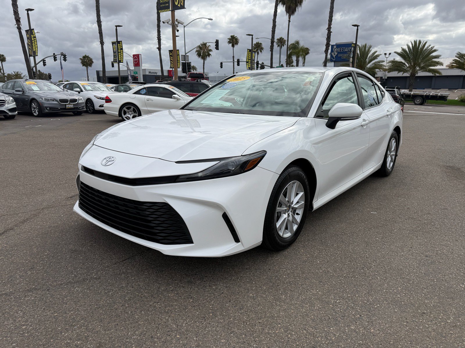 Used 2025 Toyota Camry LE FWD image 7