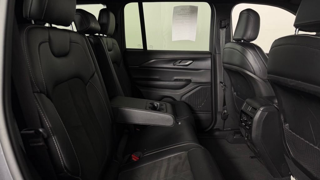 Used 2023 Jeep Grand Cherokee Altitude AWD/4WD image 31