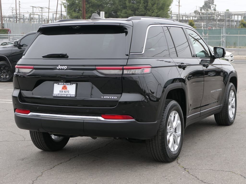 Used 2023 Jeep Grand Cherokee Limited w/ Luxury Tech Group II RWD image 4