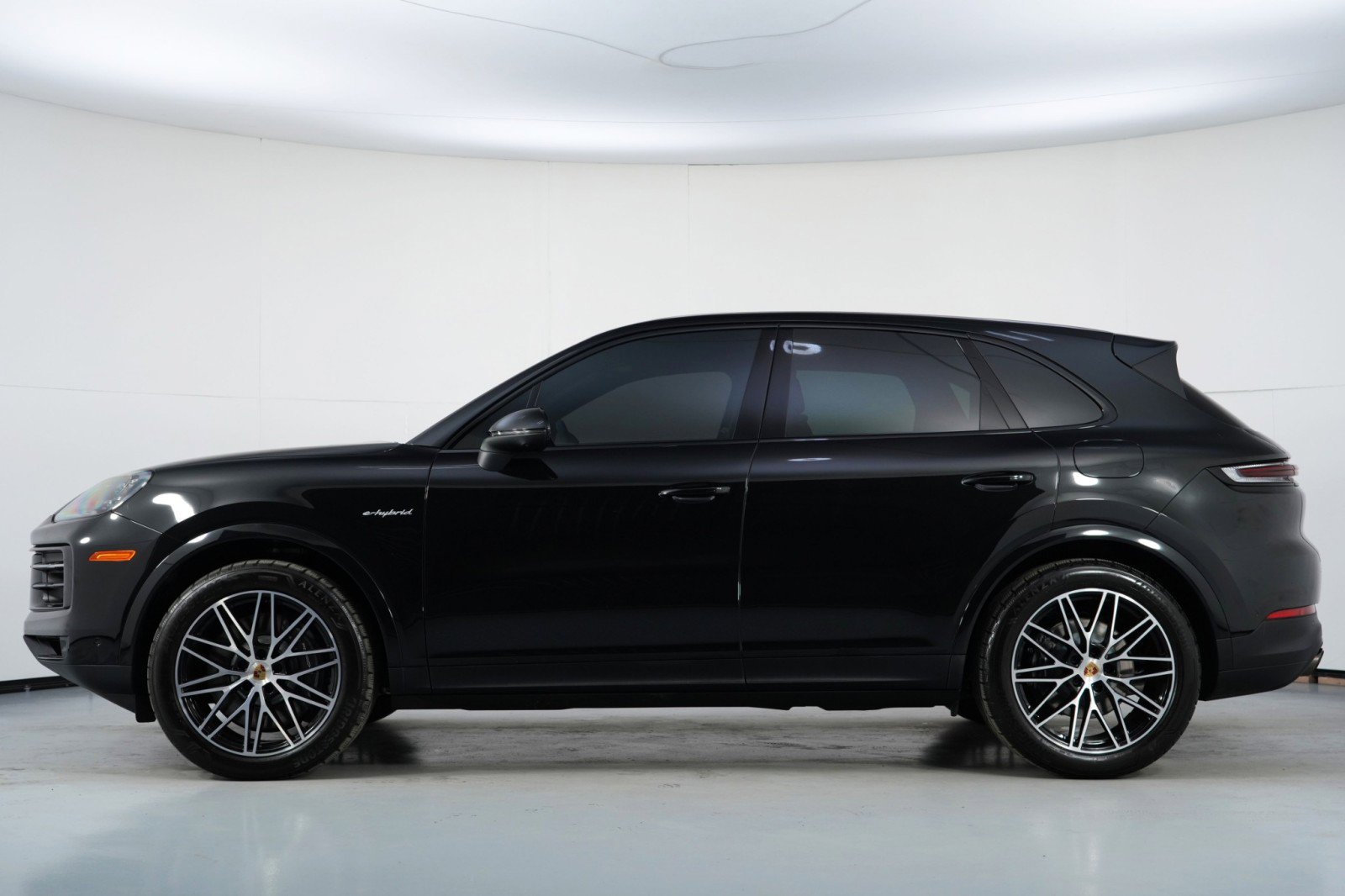 Used 2024 Porsche Cayenne image 9