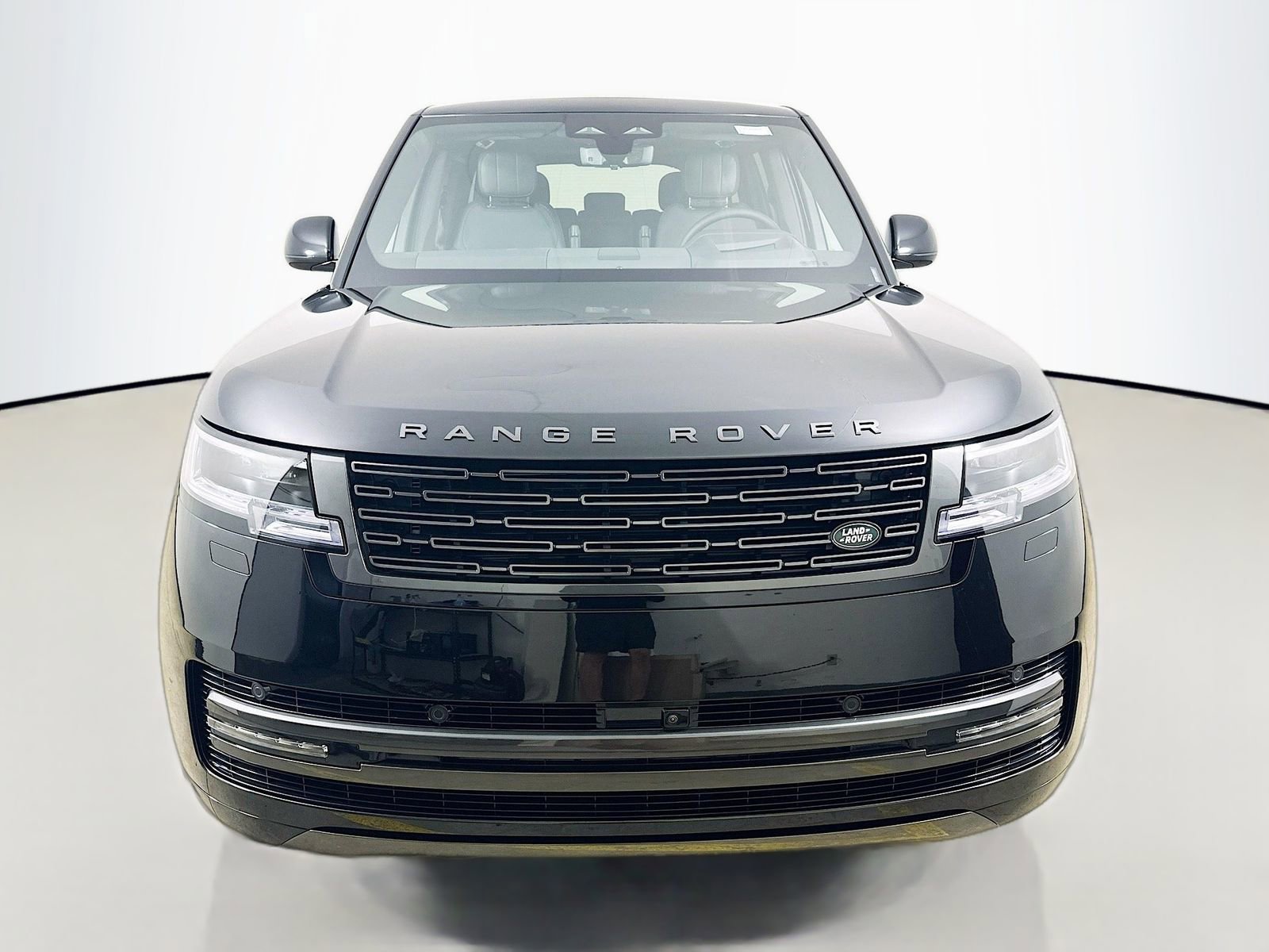 New 2026 Land Rover Range Rover Long Wheelbase SE AWD/4WD image 2