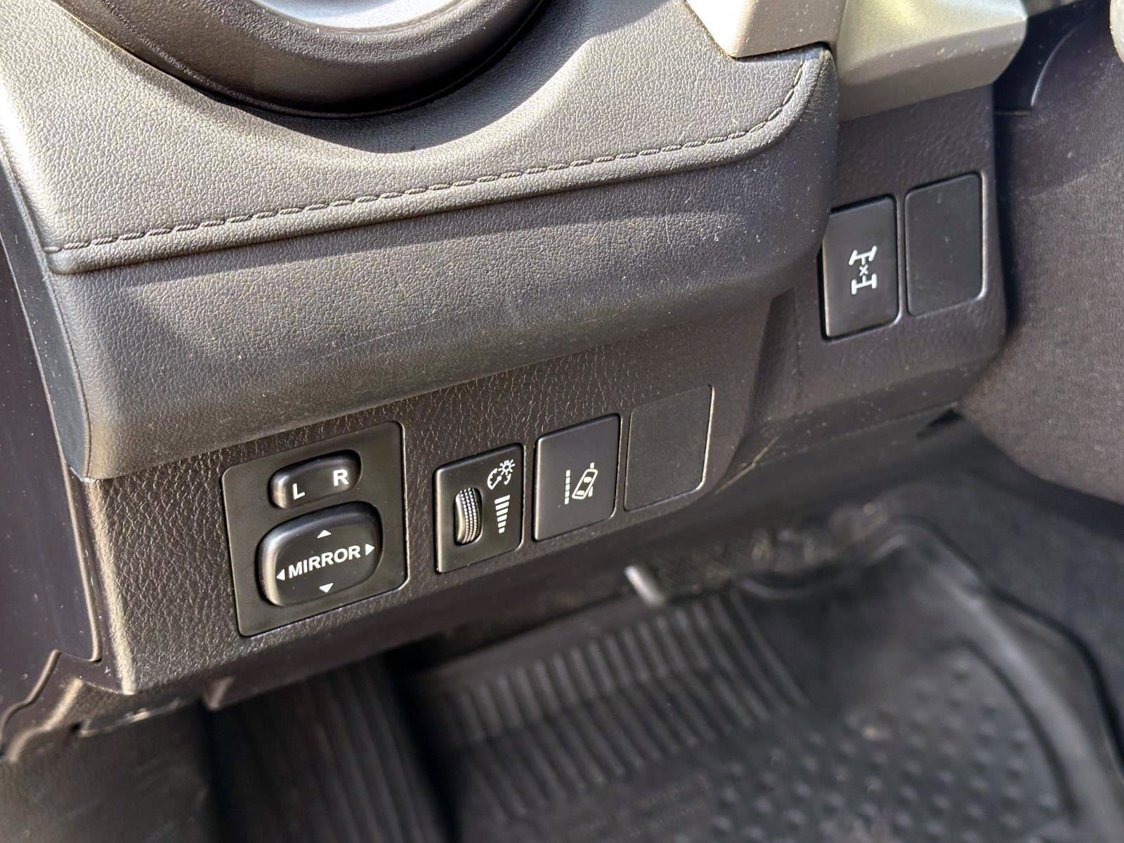 Used 2018 Toyota RAV4 LE image 18