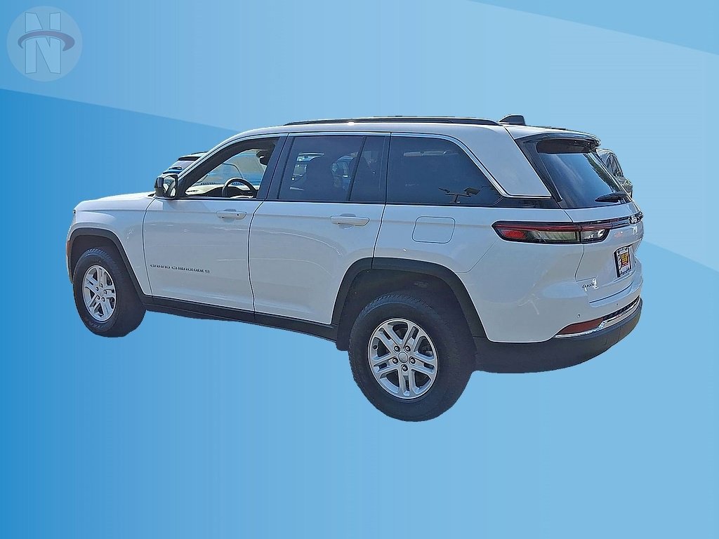 Used 2024 Jeep Grand Cherokee Laredo AWD/4WD image 6
