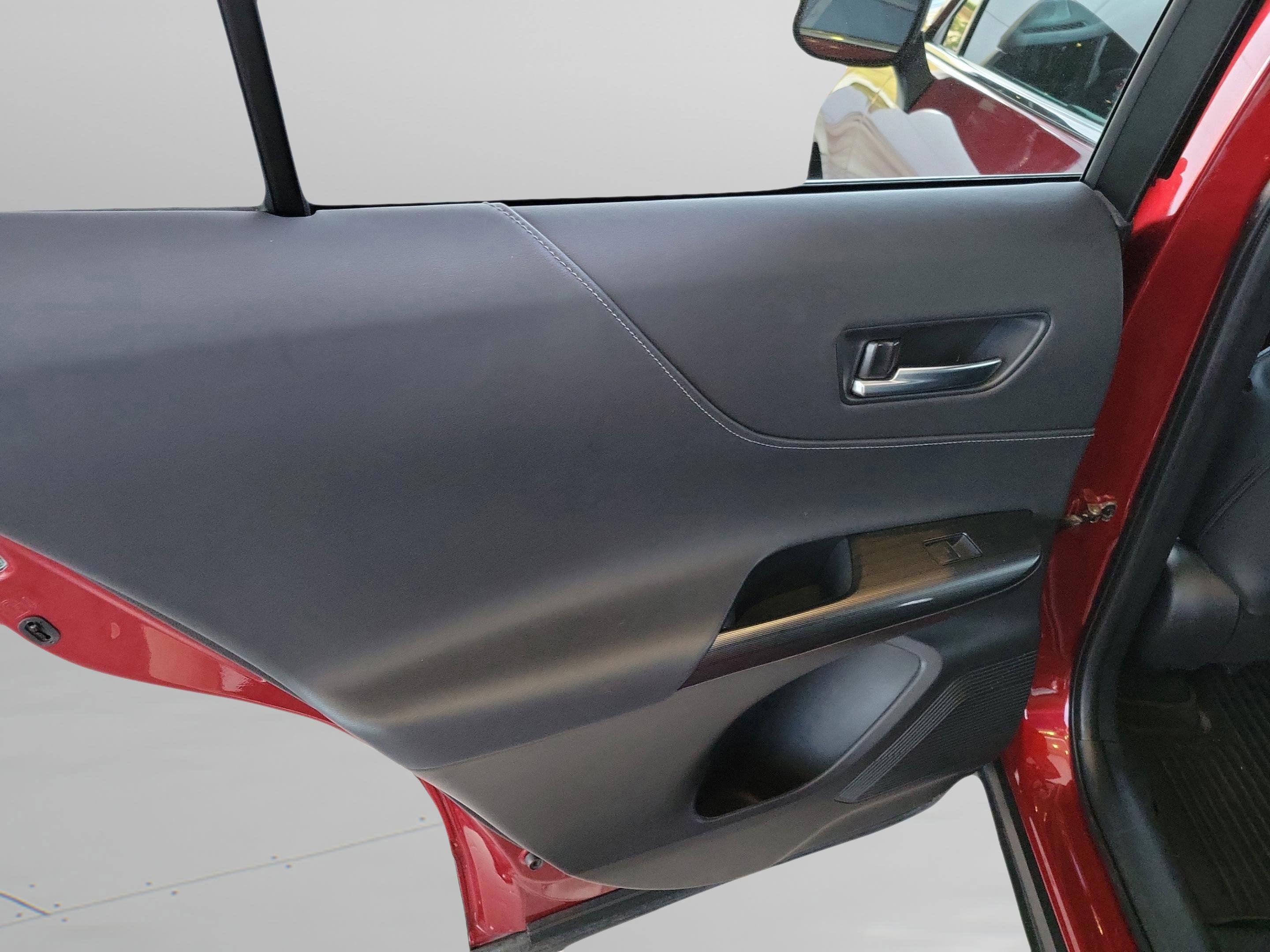 Used 2023 Toyota Venza XLE image 8