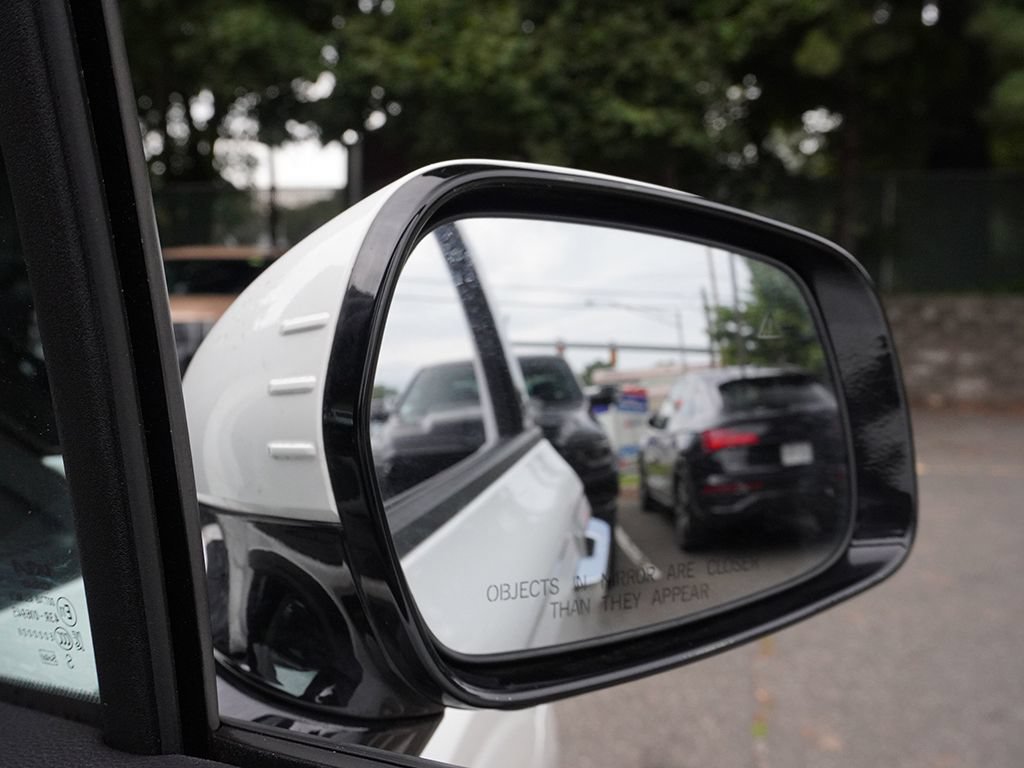Used 2023 Kia Carnival SX Prestige FWD image 42