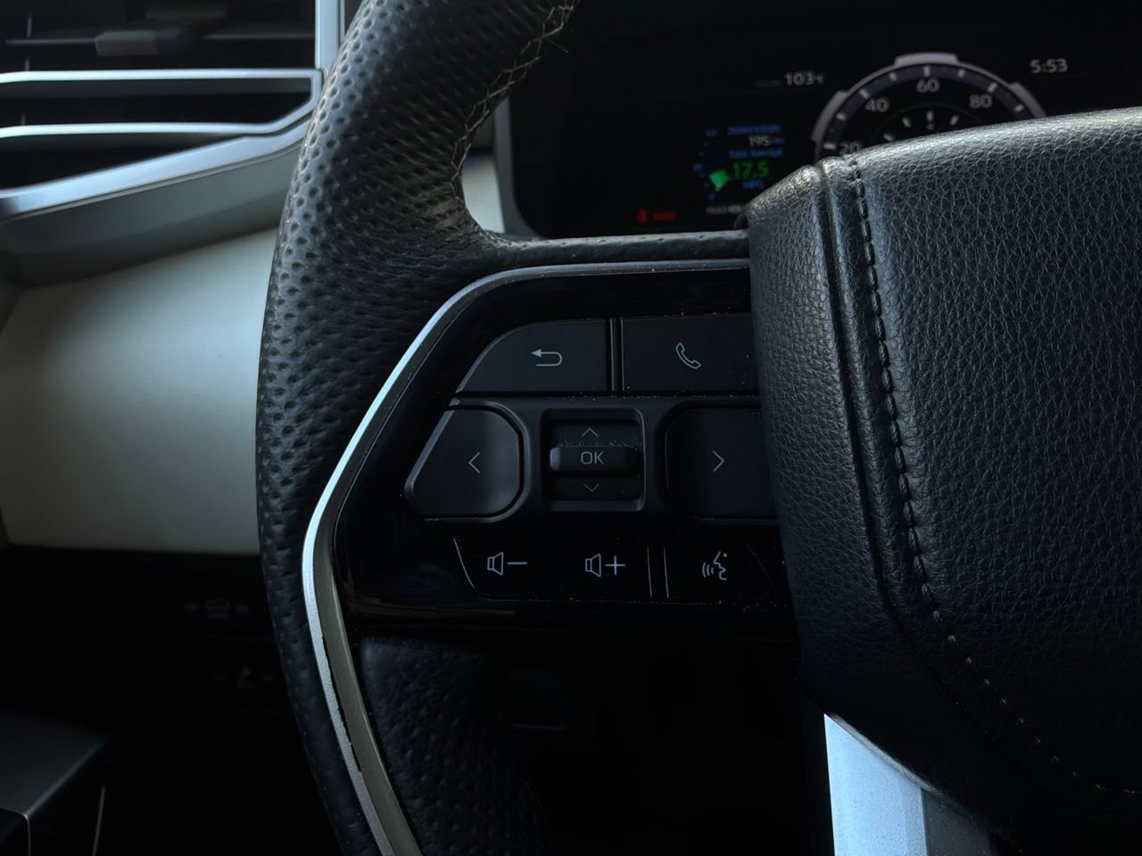 Used 2024 Toyota Sequoia Capstone AWD/4WD image 45
