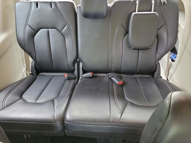 Used 2024 Chrysler Pacifica Touring-L image 15
