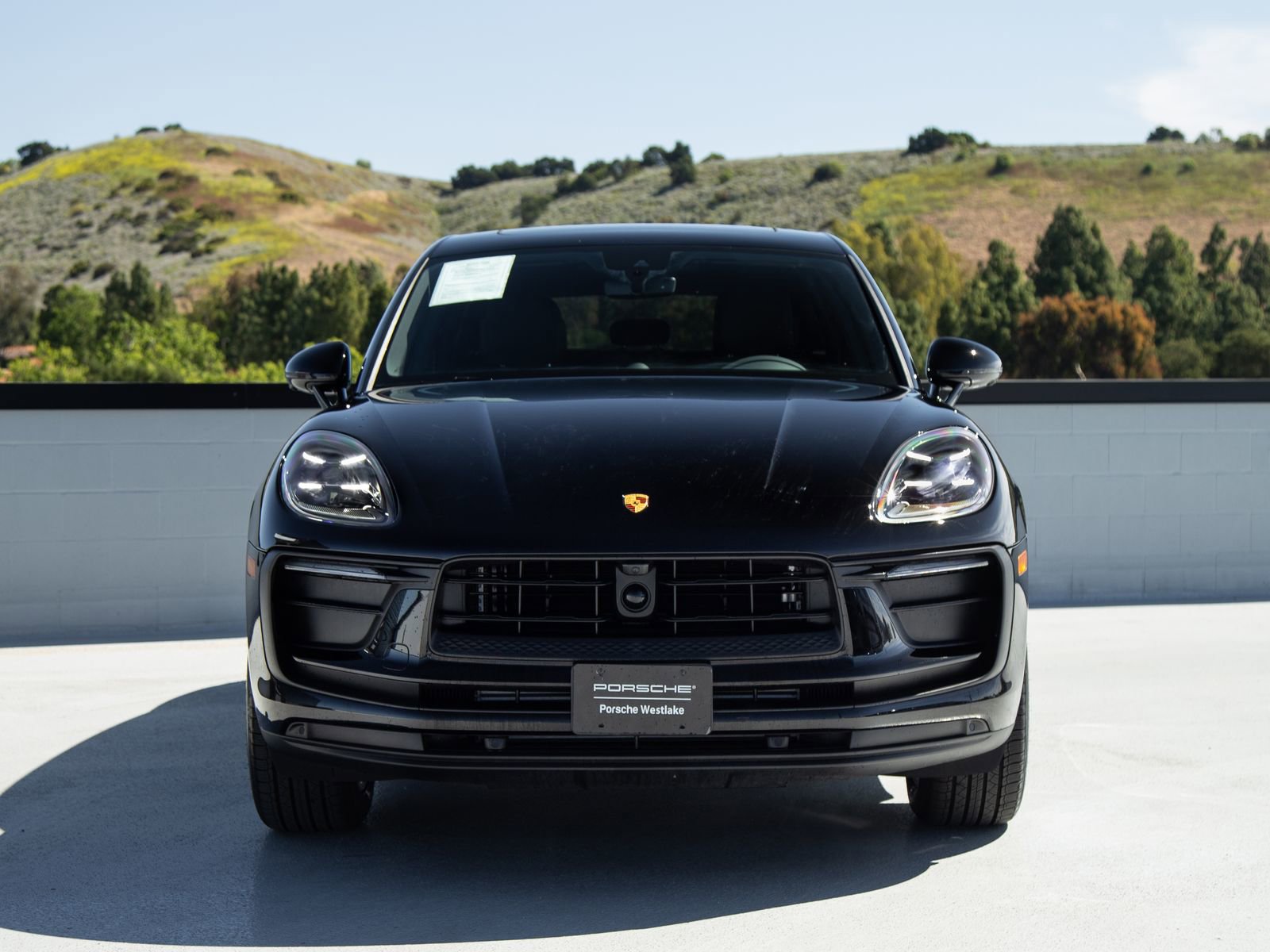 Certified 2025 Porsche Macan AWD/4WD image 6