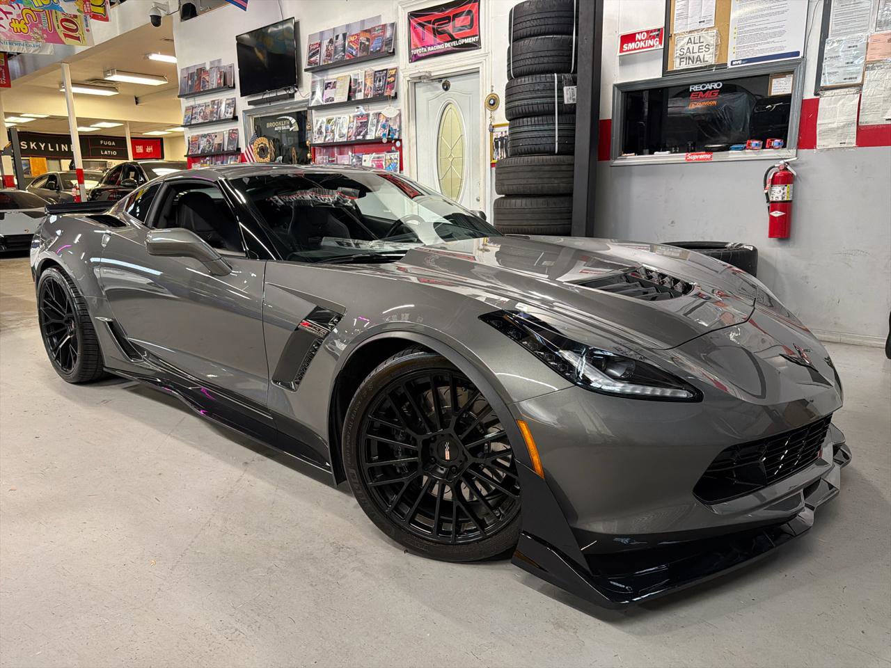 Used 2015 Chevrolet Corvette Z06 w/ 3LZ Preferred Equipment Group image 1