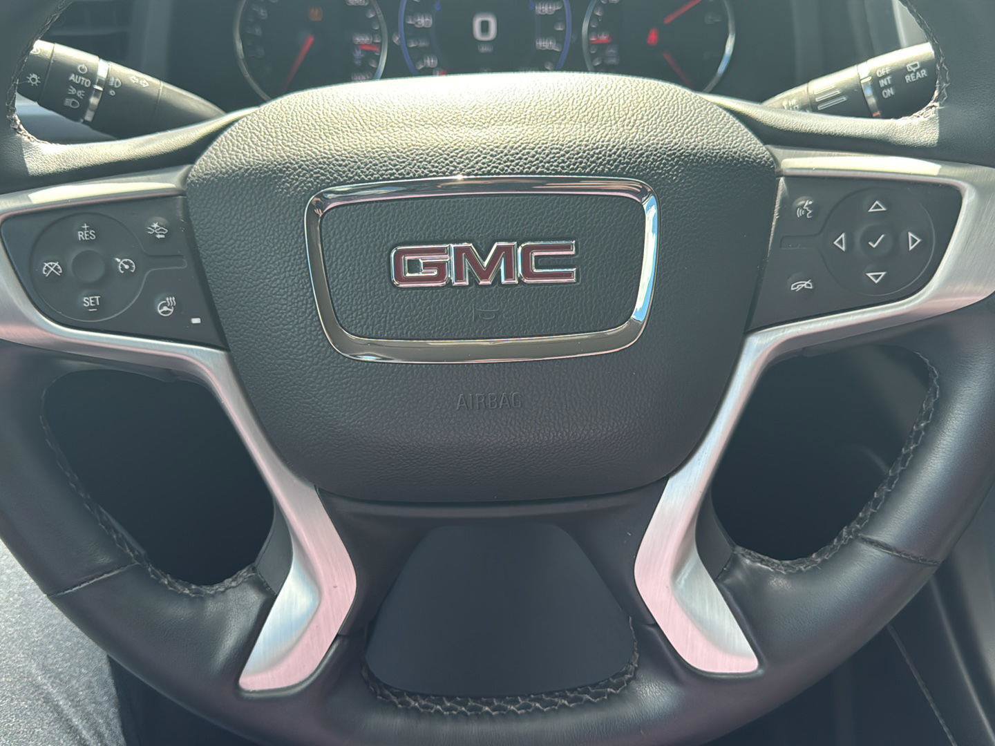 Used 2023 GMC Acadia SLT w/ Technology Package AWD/4WD image 12
