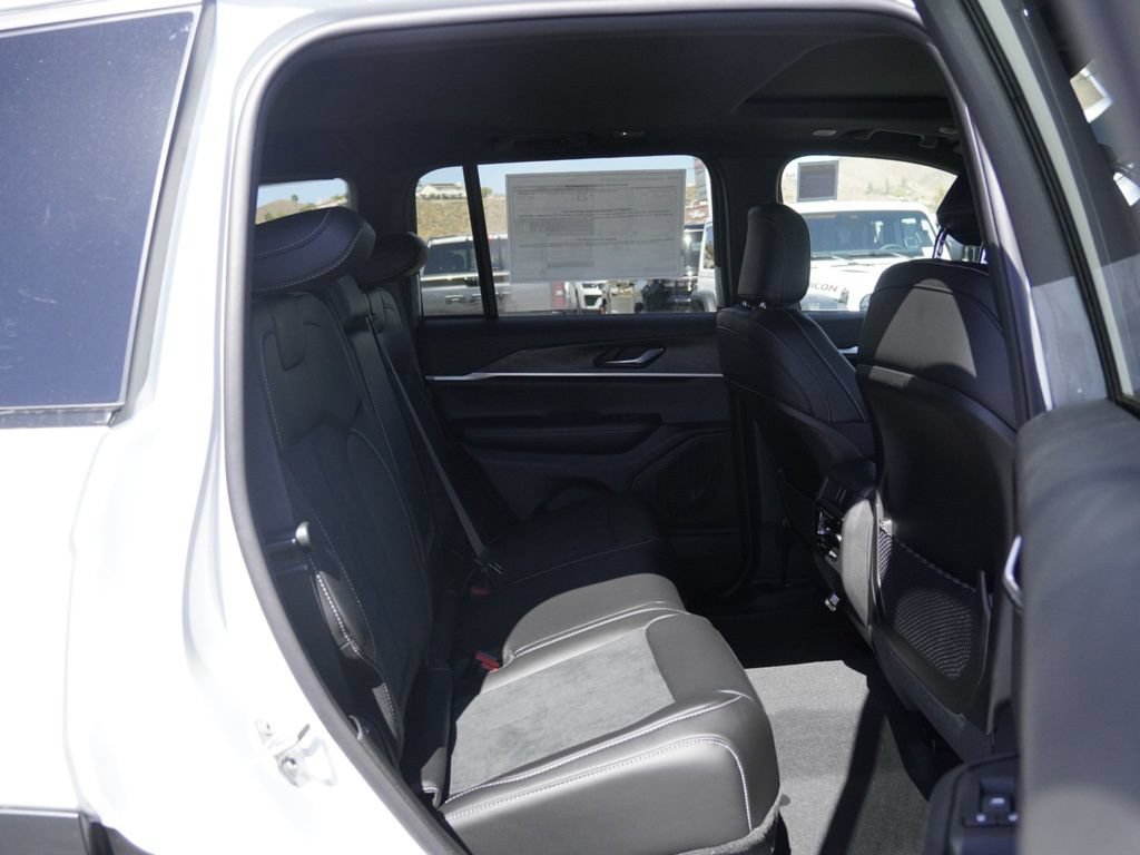New 2026 Jeep Grand Cherokee Altitude AWD/4WD image 24