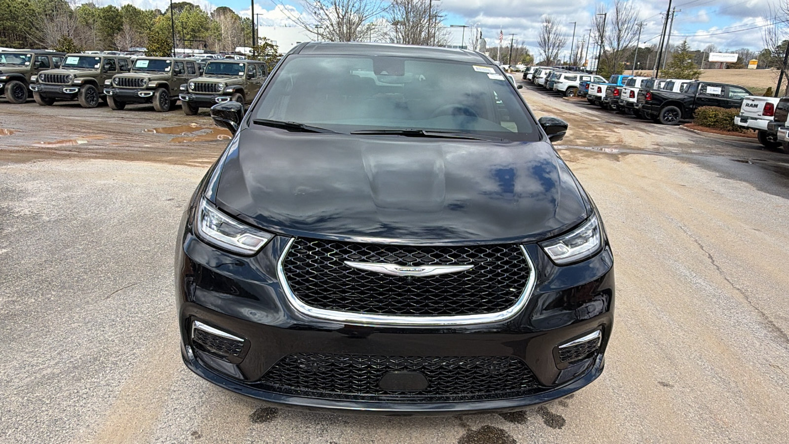 New 2026 Chrysler Pacifica Select FWD image 3