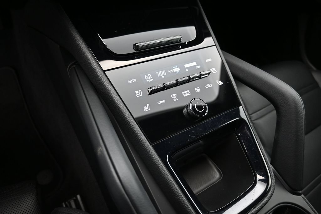 Used 2024 Porsche Cayenne Coupe AWD/4WD image 31