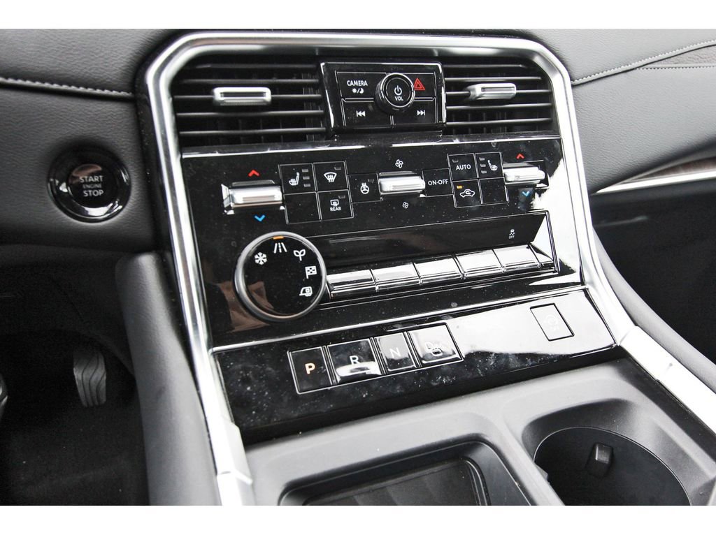 Used 2025 Nissan Armada SL image 21