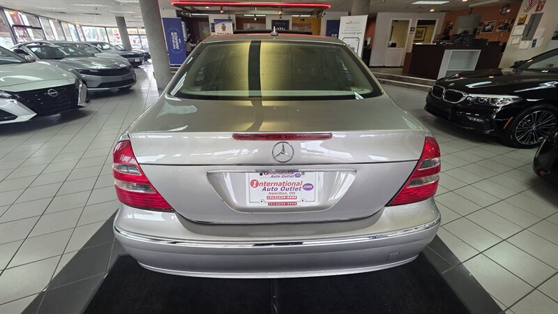 Used 2008 Mercedes-Benz E 350 4MATIC Sedan image 7