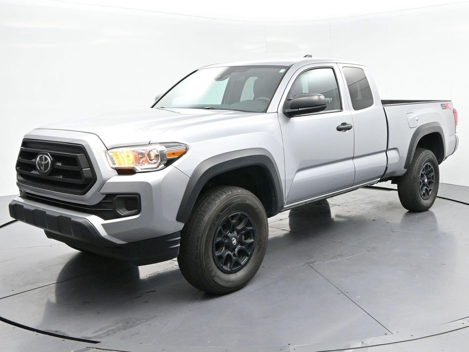 Used 2021 Toyota Tacoma SR w/ SX Package RWD image 3