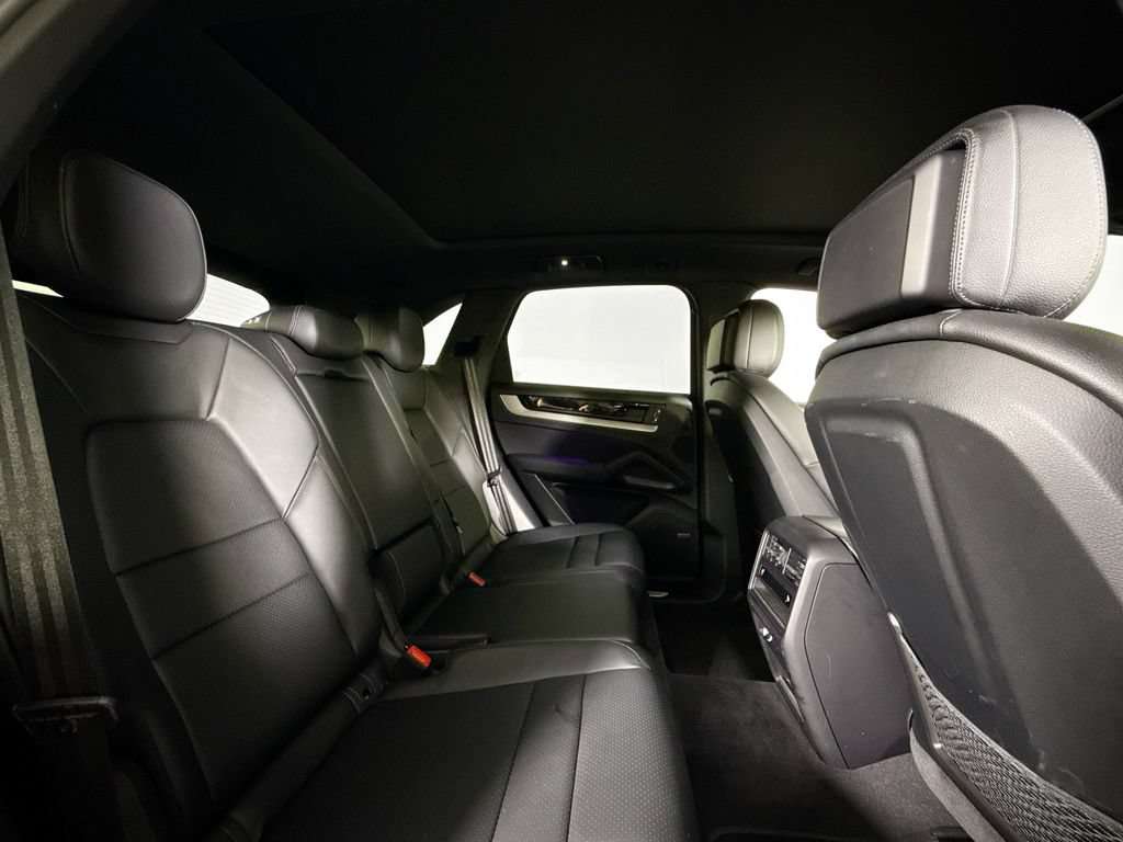 Certified 2024 Porsche Cayenne AWD/4WD image 19