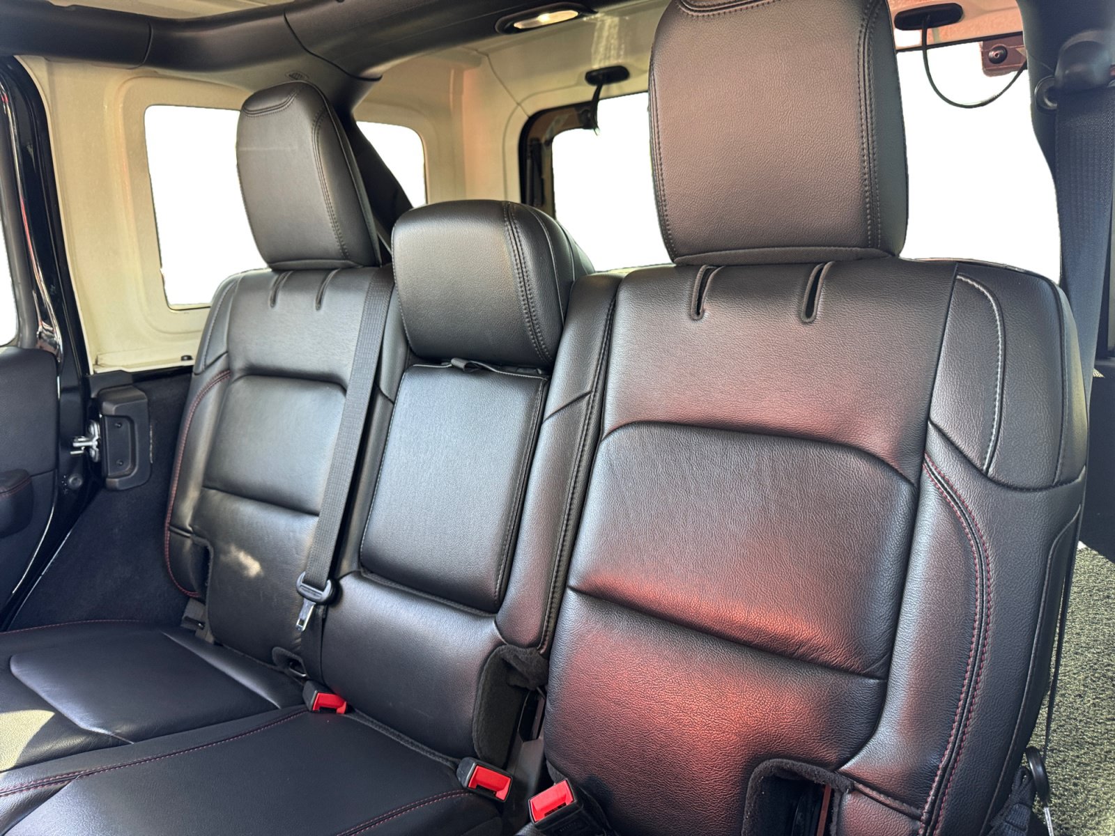 Used 2019 Jeep Wrangler Unlimited Rubicon AWD/4WD image 13