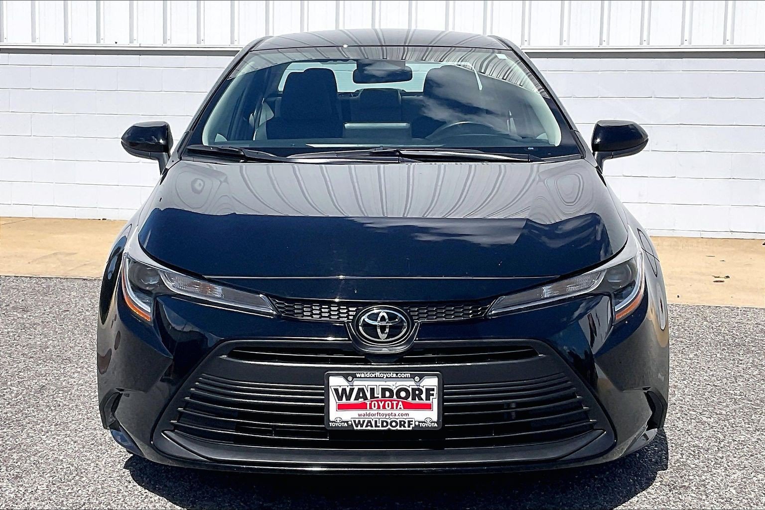Used 2025 Toyota Corolla LE FWD image 3