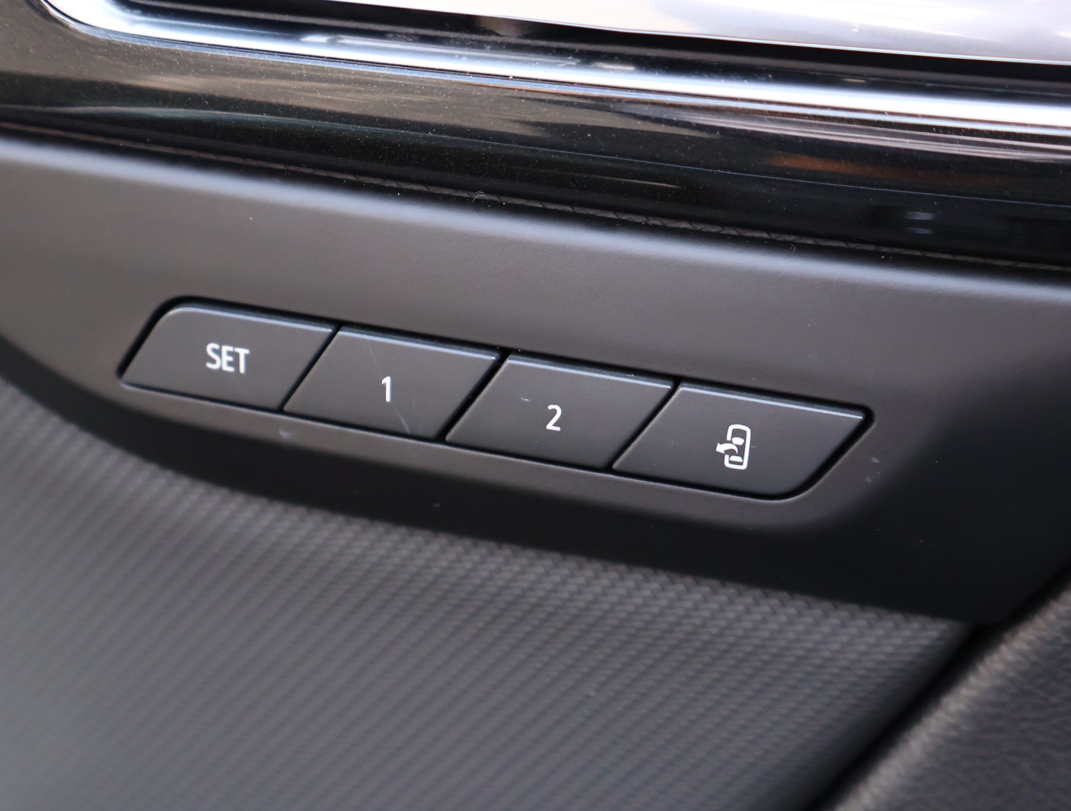 Used 2024 Buick Envision Preferred AWD/4WD image 9