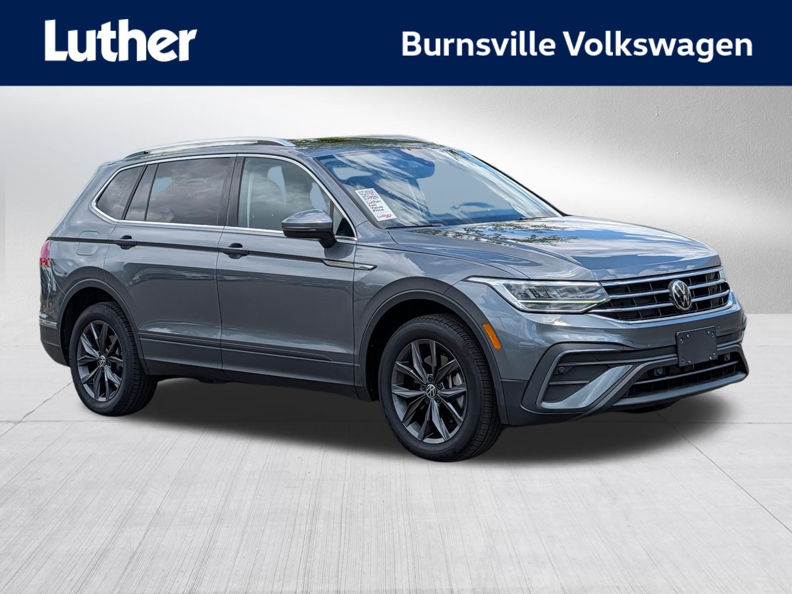 Certified 2023 Volkswagen Tiguan SE w/ Panoramic Sunroof Package AWD/4WD image 1