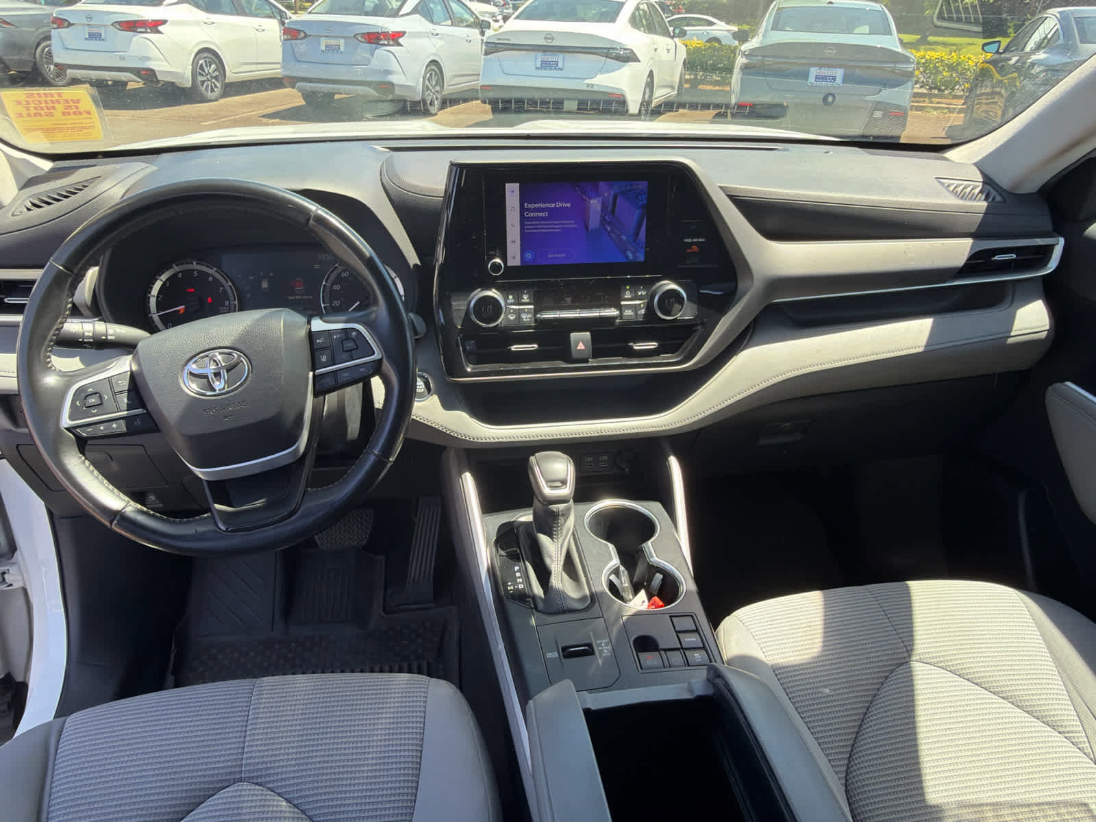 Used 2023 Toyota Highlander LE FWD image 10