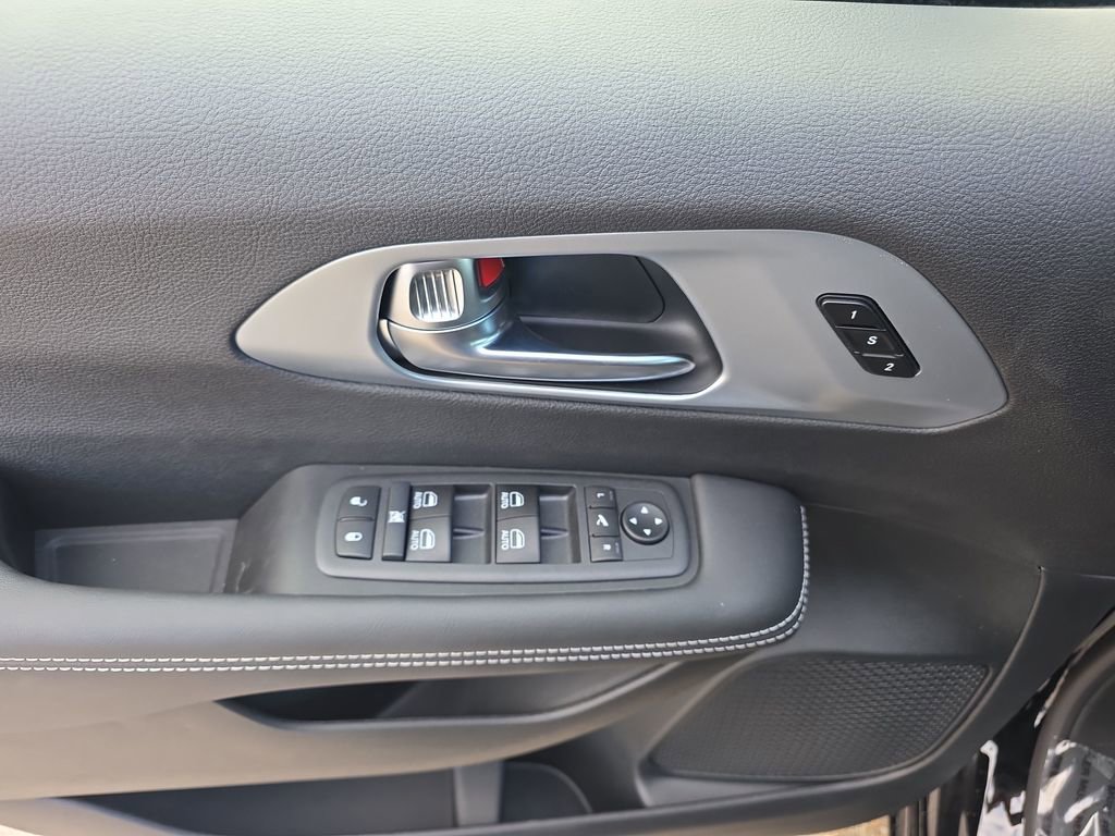 New 2026 Chrysler Pacifica Limited image 11