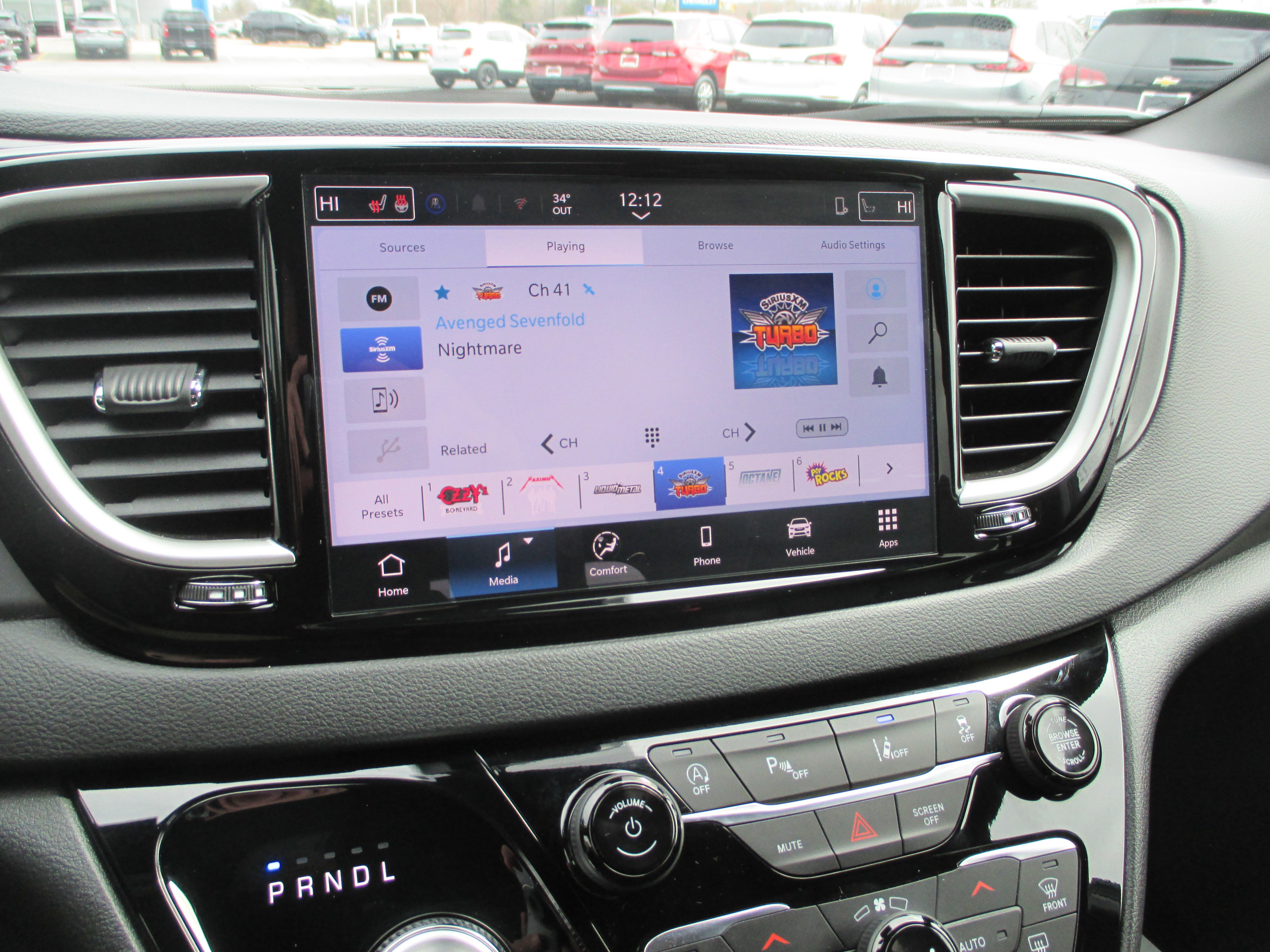 Used 2026 Chrysler Pacifica Select image 20