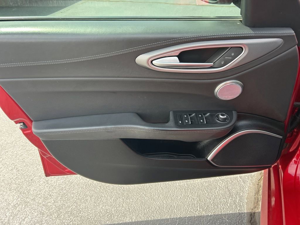 Used 2023 Alfa Romeo Giulia Veloce image 3
