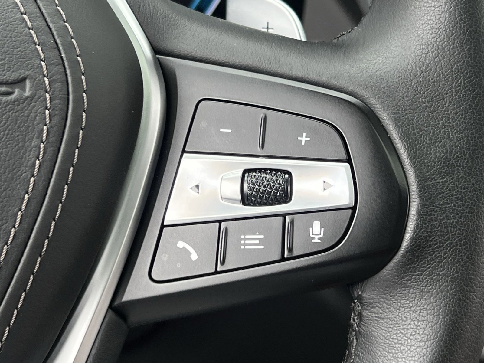 Used 2023 BMW X5 xDrive45e w/ Executive Package image 30