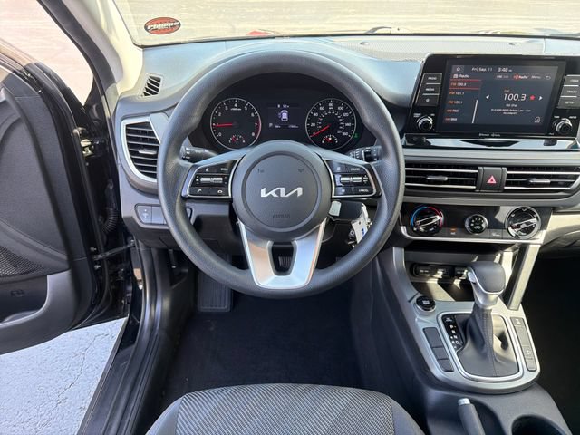 Used 2023 Kia Seltos LX AWD/4WD image 15